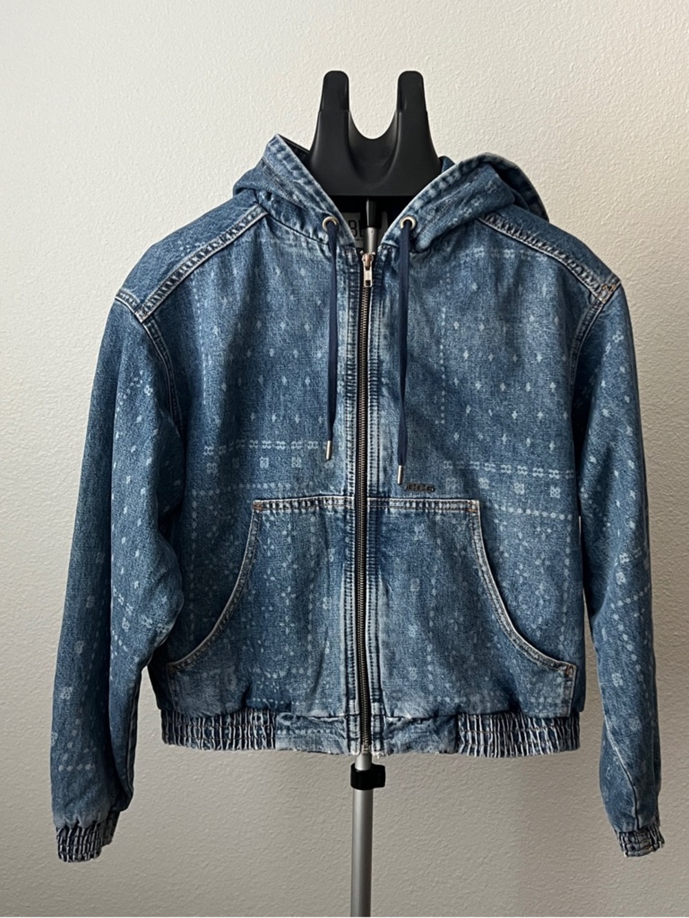 BDG Daria Bandana Print Denim Hoodie Sweatshirt – Urban Outfitters Exclusive - Picture 3 of 15